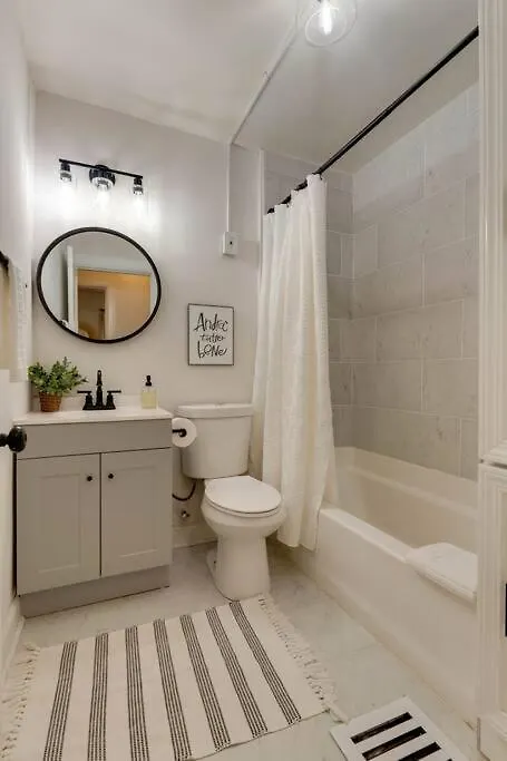 Southern Charmer Close To Broadway Sleeps 8 Nashville